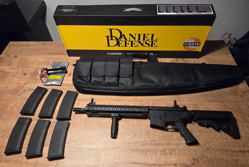 Image 1 pour Daniel Defense M4A1 SA-E26 EDGE 2.0 GATE ASTER Metaal Kit + 2x LiPo & Vervoerstas