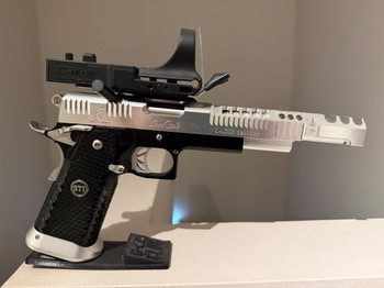 Image 2 pour Hi-capa full custom race gun (airsoft replica ipsc build by mike cripps van elite shooting centre uk)