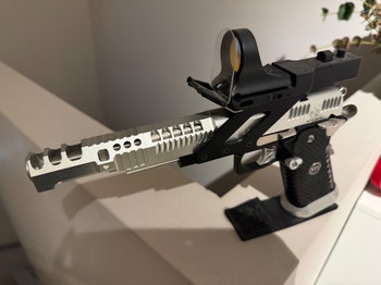 Image 3 pour Hi-capa full custom race gun (airsoft replica ipsc build by mike cripps van elite shooting centre uk)
