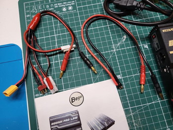 Afbeelding 3 van Begadi Ladegerät mit allen Steckern + Akku Tester