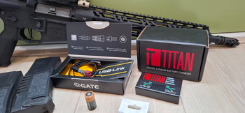 Afbeelding 4 van Novritsch SSR-15 AEG + AMG UH-1 Gen I + 3 Magnifier + Titan charger + Gate Control Station - 1,05J