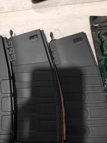 Image 3 for Erinomainen Airsoft-setti: G&G CM16 M4 + 5 lipasta, uudet akut ja biokuulat (kuin uusi)