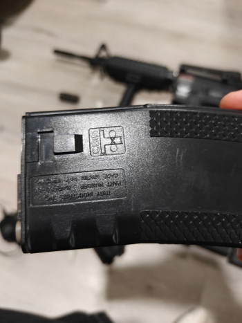 Image 4 for Erinomainen Airsoft-setti: G&G CM16 M4 + 5 lipasta, uudet akut ja biokuulat (kuin uusi)