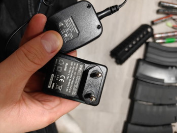 Image 5 for Erinomainen Airsoft-setti: G&G CM16 M4 + 5 lipasta, uudet akut ja biokuulat (kuin uusi)