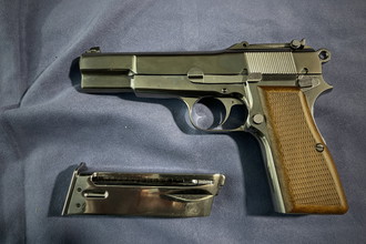 Image for Geen idee welk merk dit is Lijkt op : (Browning "T" series Hi-Power Pistol 1966)