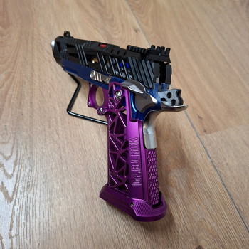 Imagen 4 de Custom Hi-Capa 4.3 AM | Dr.Black | CTM | EDGE | Zwart/Blauw/paars/Zilver