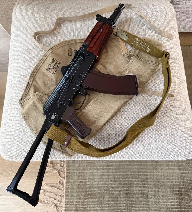 Afbeelding 1 van VFC - AVS-74U 1st Edition + 5 Extra Mags + Accessoires