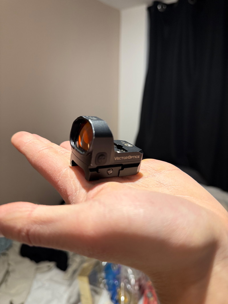 Image 1 for VECTOR OPTICS Frenzy-S 1x16x22 Micro Red Dot