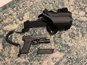 Afbeelding van Umarex Glock 17 Gen4 - X300 - Safari land holster - FMARK