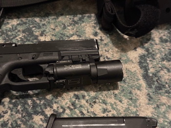 Imagen 2 de Umarex Glock 17 Gen4 - X300 - Safari land holster