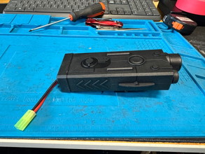 Image for Te koop: Nieuwe 11.1V 1800mAh Li-Po accu + batterijbox met Picatinny mount