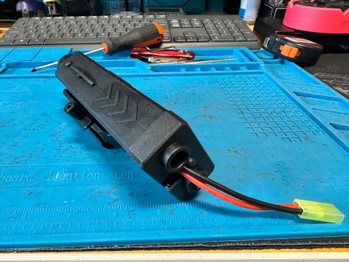 Image 5 for Te koop: Nieuwe 11.1V 1800mAh Li-Po accu + batterijbox met Picatinny mount