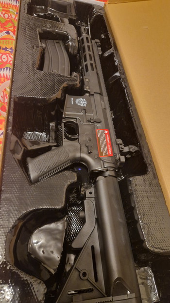 Bild 2 für Nieuw: Army Arnament M4 (MK16 -polymer M4 AEG w/ M-LOK Handguard)