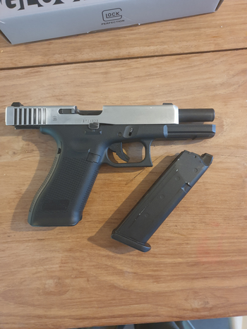 Image 2 pour Glock 17 gen5 met custom slide