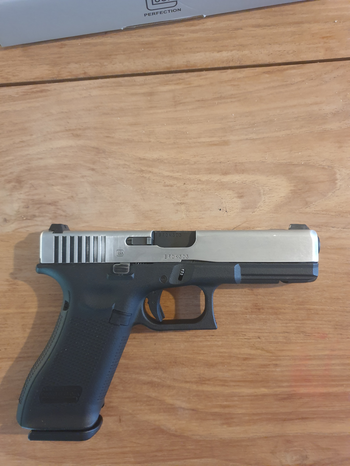 Imagen 3 de Glock 17 gen5 met custom slide