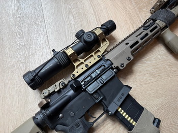 Afbeelding 3 van Vector Optics Forester 1-5x24 Gen II en SOTAC Gear Unity Scope Mount FDE