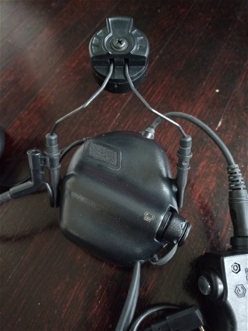 Afbeelding 3 van Earmor helm headset + PTT (Kenwood)