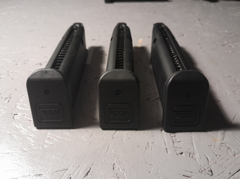 Bild 4 für Umarex G17 + 3 mags