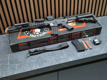Afbeelding 2 van Lancer Tactical M4 LT-19 Keymod | AEG | Sling + Accu + oplader + 2x Magazijn