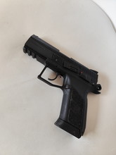 Bild für CZ-75 GBB + 3 magazijnen + 50 co2 cartridges