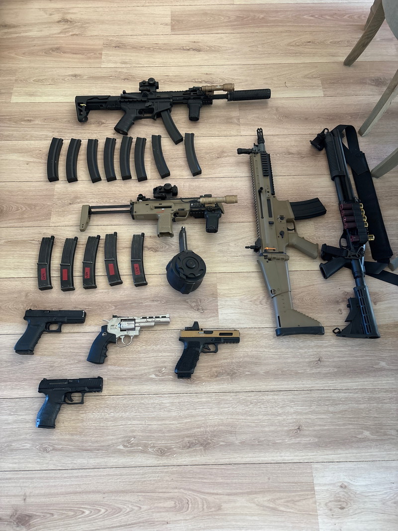 Image 1 for lot airsoft replicas