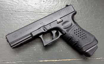 Imagen 3 de GHK Glock 17 GBB Steel Slide Version, +2 mag plate, rubber grip, Glock case