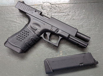 Imagen 4 de GHK Glock 17 GBB Steel Slide Version, +2 mag plate, rubber grip, Glock case
