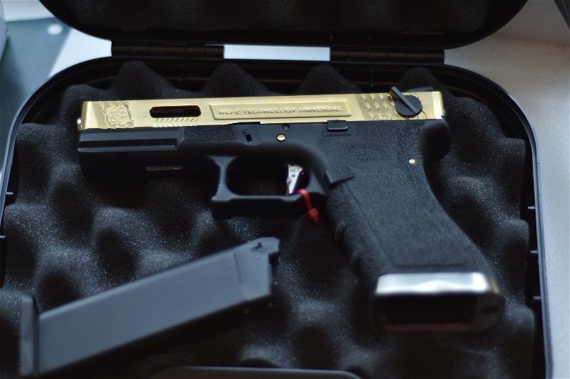 Afbeelding 1 van Glock WE18C set incl. pistol case & holster (lefthanded)