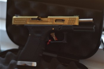 Afbeelding 2 van Glock WE18C set incl. pistol case & holster (lefthanded)