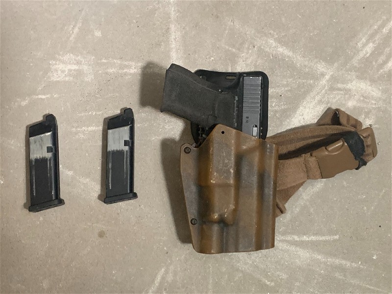 Image 1 for WE  Glock 19, 2x mags + holster