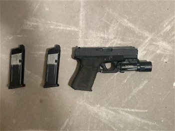 Image 2 for WE  Glock 19, 2x mags + holster