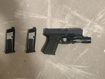 Bild 2 für WE  Glock 19, 2x mags + holster