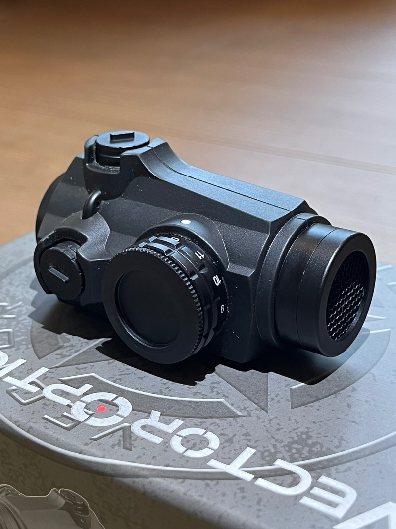 Imagen 1 de Vector Optics Maverick Gen III 1x22 Red Dot Sight S-MIL + set mounts