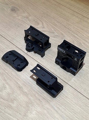 Imagen 2 de Vector Optics Maverick Gen III 1x22 Red Dot Sight S-MIL + set mounts