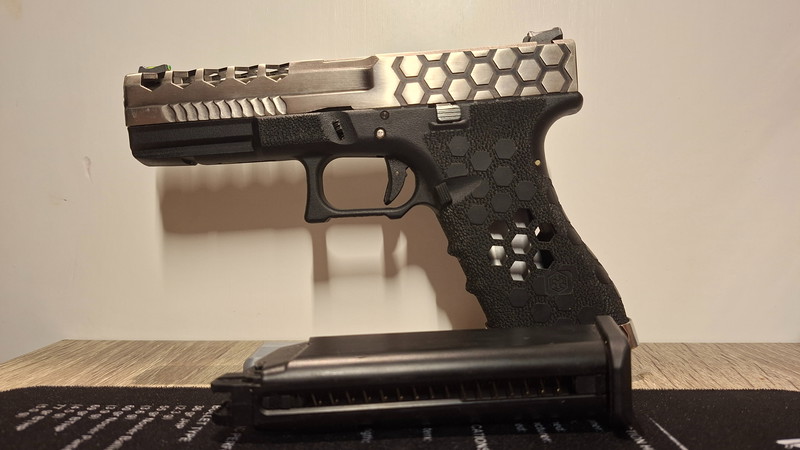 Image 1 for Aw custom incl  caa roni