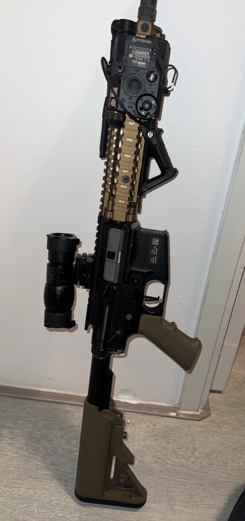 Afbeelding 1 van Specna Arms Daniel Defense MK18 SA E19 EDGE 2.0 Carbine Chaos Bronze
