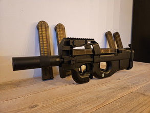 Afbeelding van Cyma P90 met 5 magazijnen