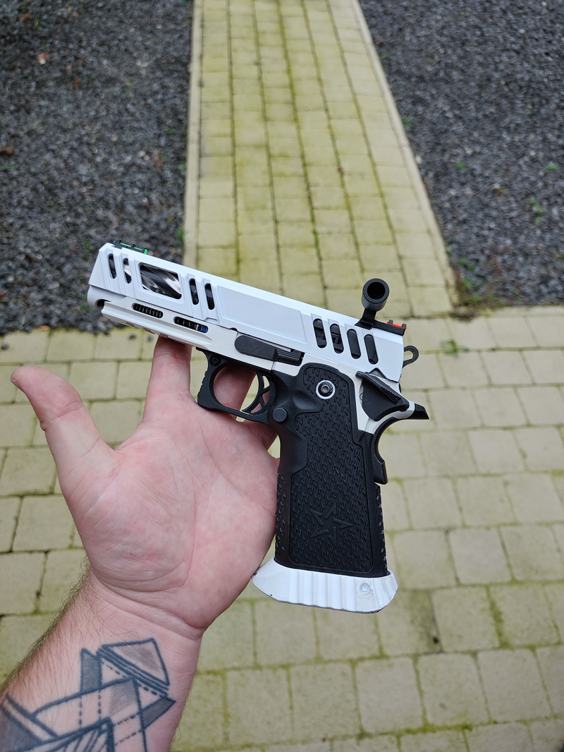 Afbeelding 1 van Hi capa 4.3 Black & White custom