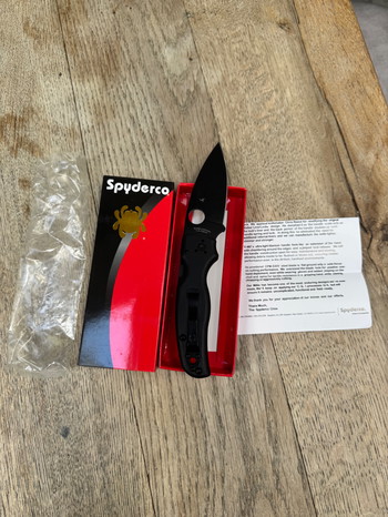 Afbeelding 2 van Spyderco: Shaman - Black G-10 - Black Blade - CPM-S30V - C229GPBK