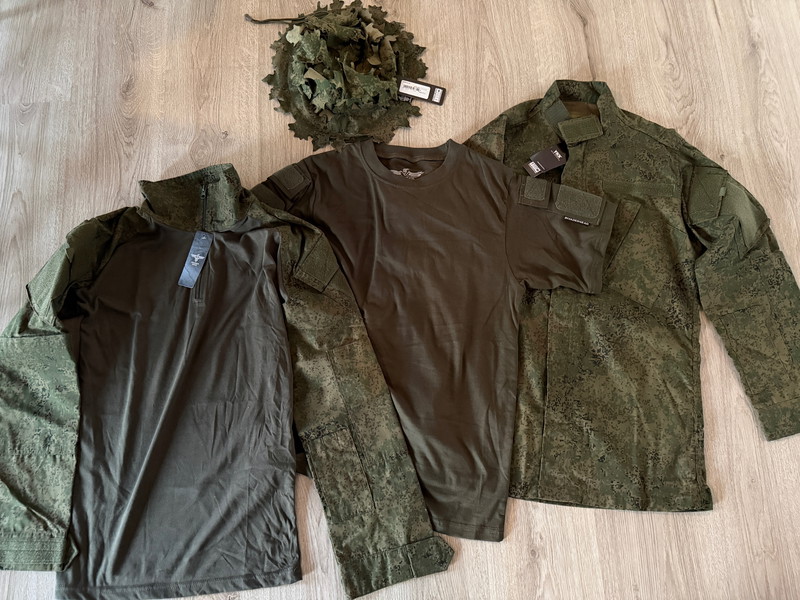 Imagen 1 de NIEUW: Invader Gear EMR Digital Flora (Combat Shirt, Revenger TDU Shirt & Leaf Boonie Hat) + Combat Shirt Short Sleeve
