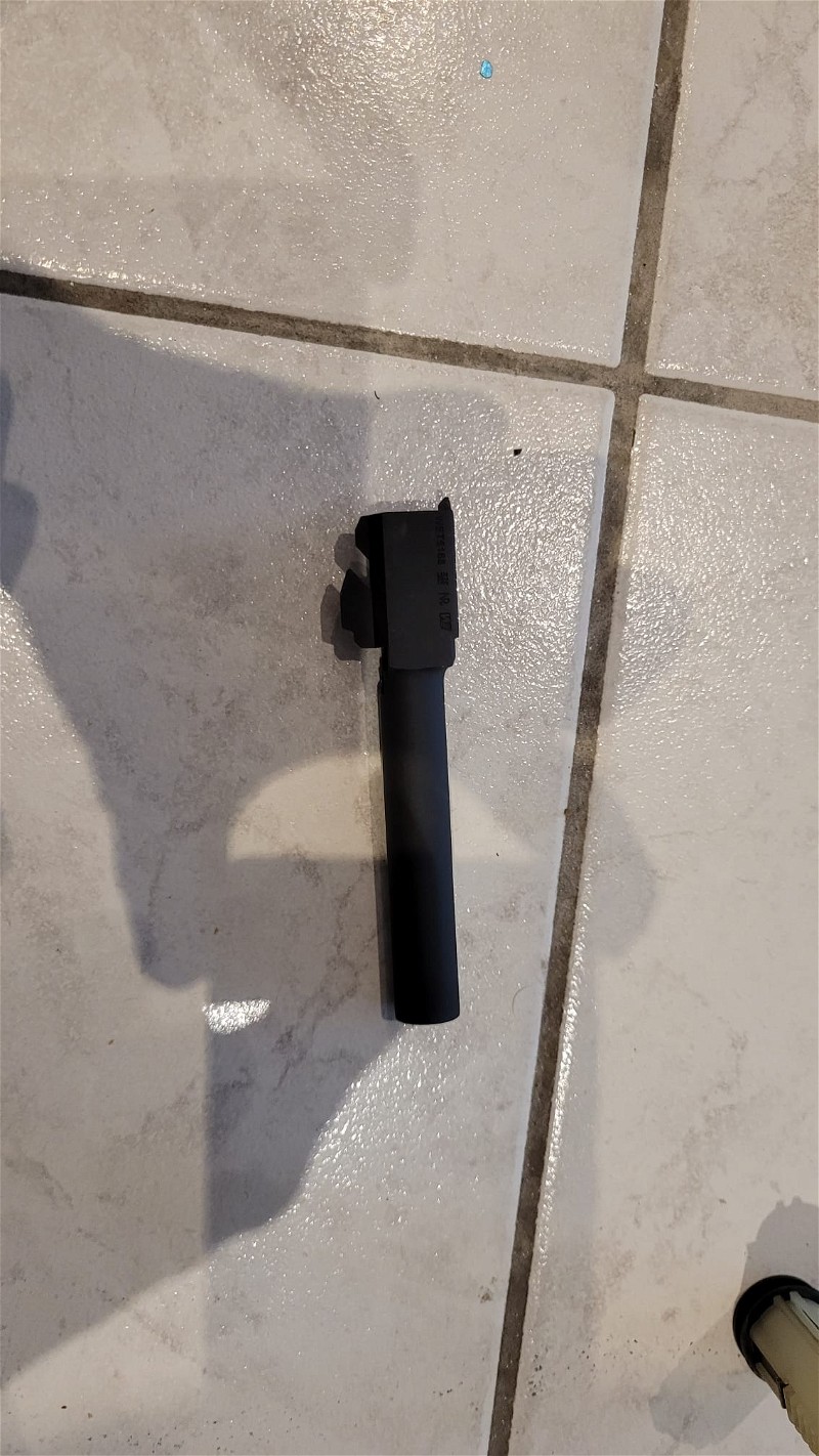 Image 1 pour glock 17/18 outer barrel met female thread