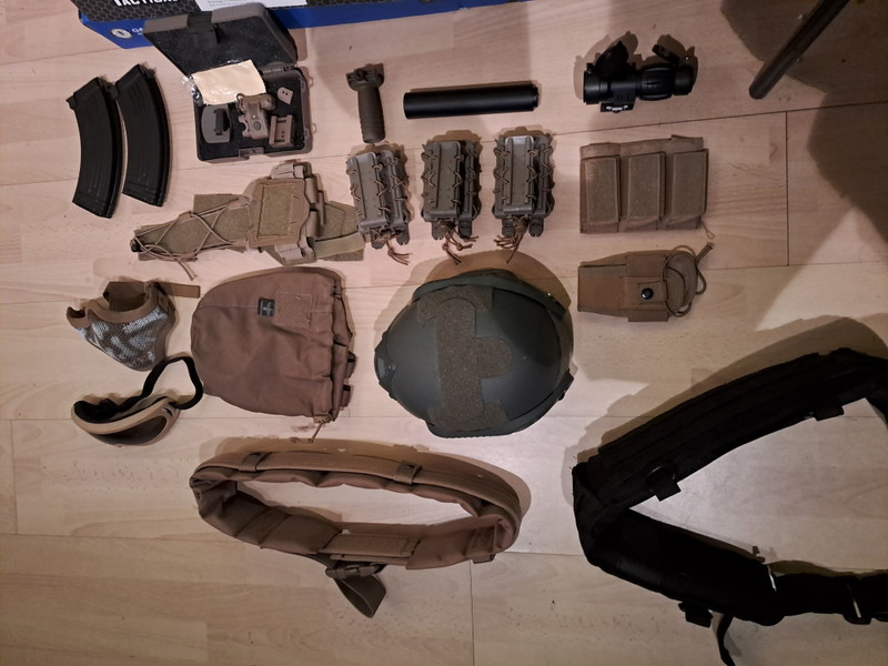 Zdjęcie 1 – Gear and equipment