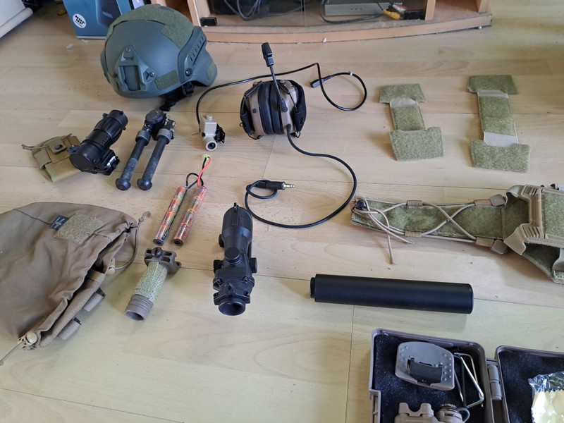 Image 1 for Gear, sights, pouches, etc