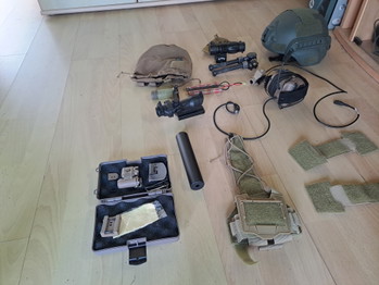 Image 2 for Gear, sights, pouches, etc