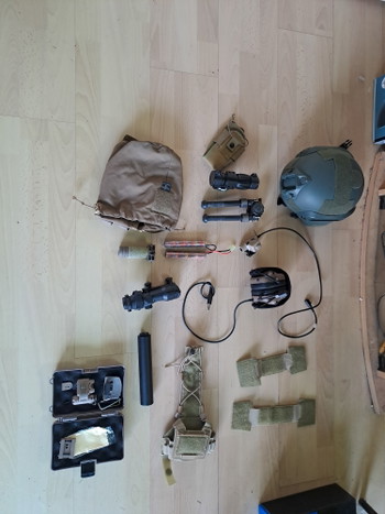 Image 4 for Gear, sights, pouches, etc