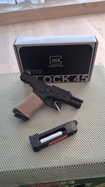 Image 4 for GLOCK45 plus CO2 Magazine& Hoslter