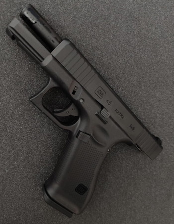 Image 3 for Umarex Glock 17 gen 5 GBB +  2 new magazines