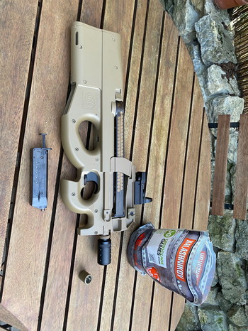 Image 2 pour FN P90