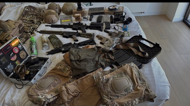 Imagen para Totale airsoft uitrusting met alles wat je op de foto ziet