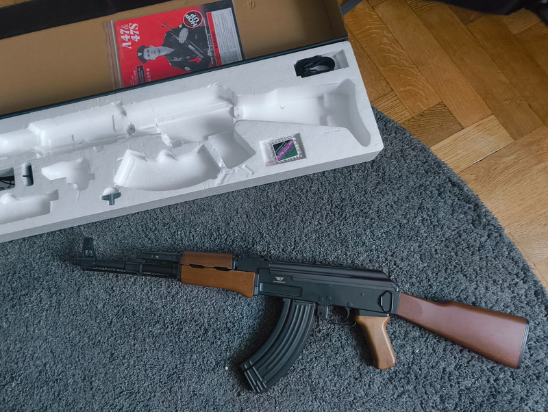 Afbeelding 1 van AK 47